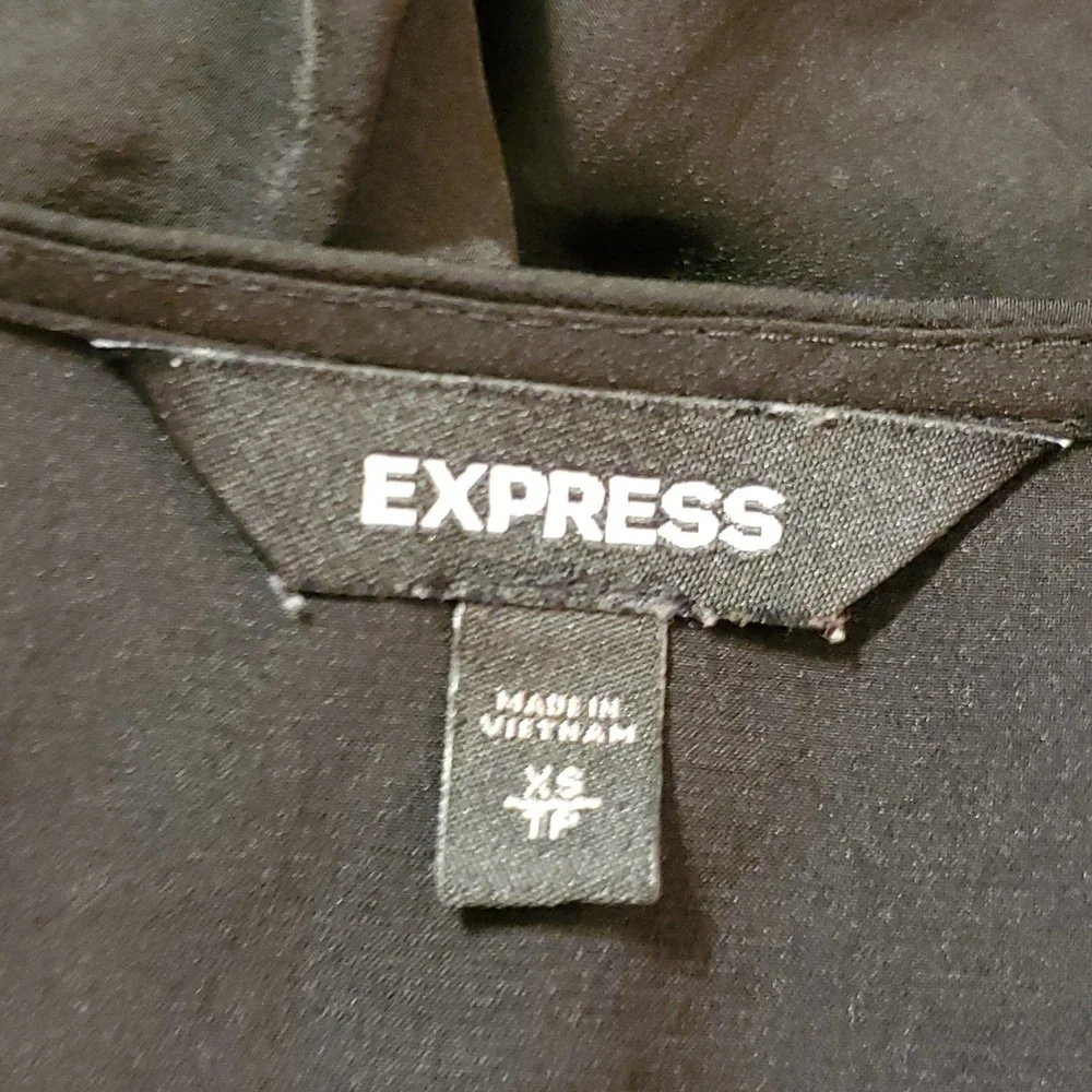 Express XS High Low Black Dress 🤩 100% polyster- lightweight & flowy design - Picture 10 of 11